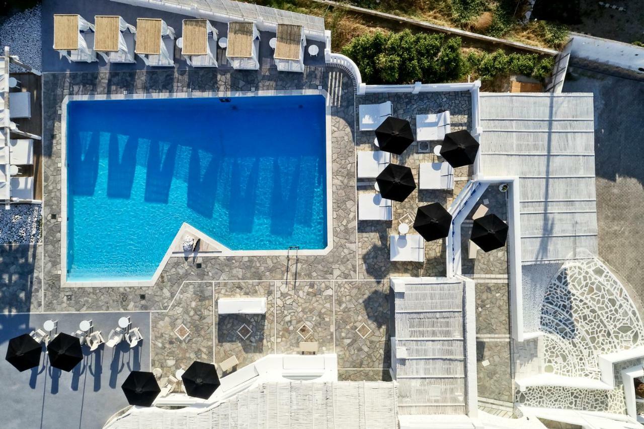Mr. And Mrs. White Tinos 4*